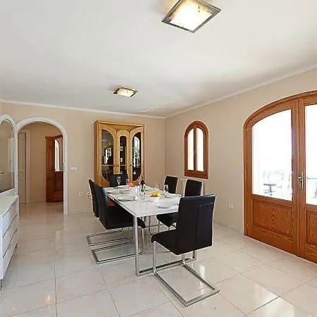 Sleeps 6 Pool